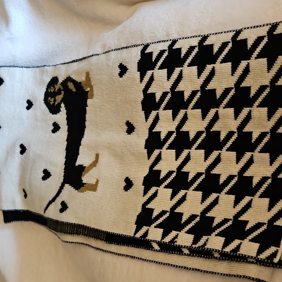 BARK Houndstooth Hearts Dachshund Knit Scarf and Black Beanie Set - Picture 3 of 9